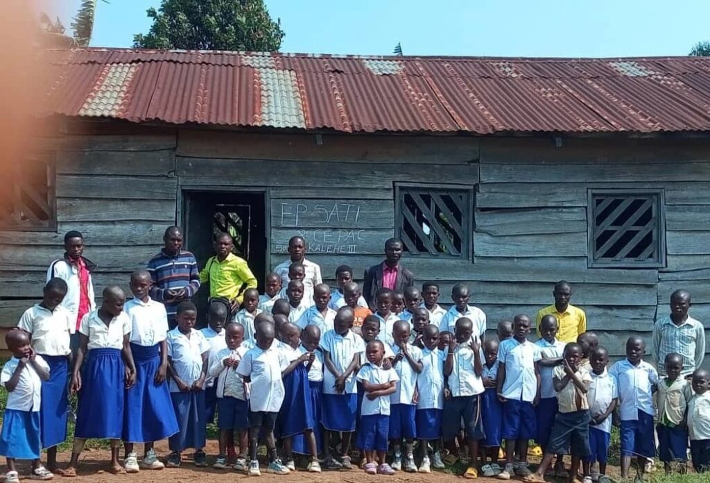 Kalehe/Sud-Kivu : Des élèves pygmées exclus des écoles, l’indignation monte à Kalonge