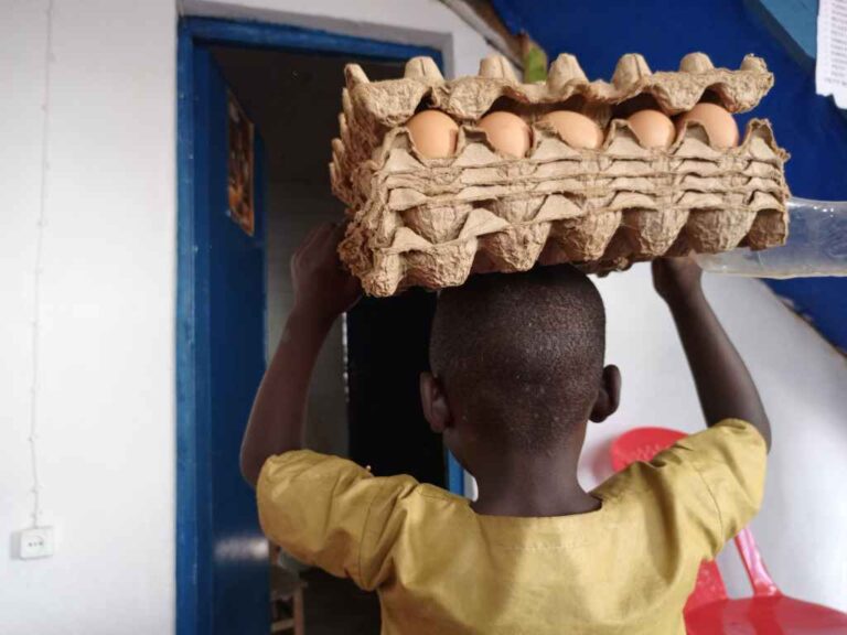 Walungu : La faim pousse les élèves à abandonner l’école pour vendre des œufs