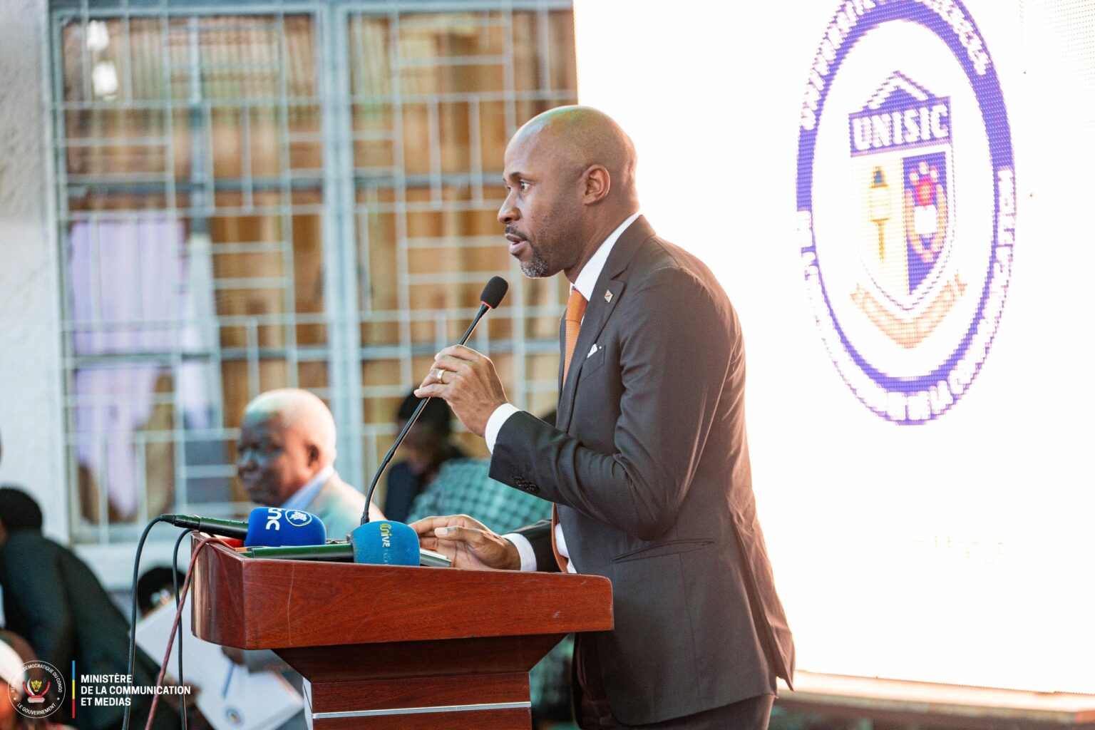 Patrick Muyaya plaide pour un rapprochement stratégique entre l’UNISIC et les médias publics