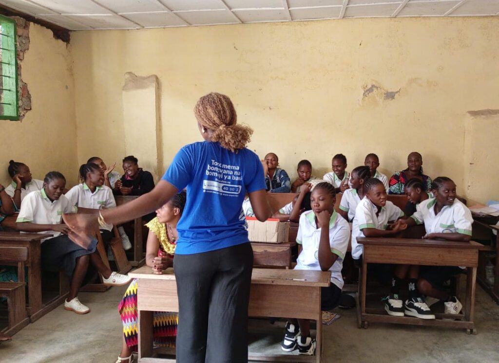 Kisangani : une campagne sur l’hygiène menstruelle pour améliorer l’assiduité scolaire des filles dans la Tshopo