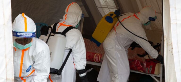 Ebola : le risque élevé reste limité aux pays voisins de la RDC et de l’Ouganda, selon l’OMS