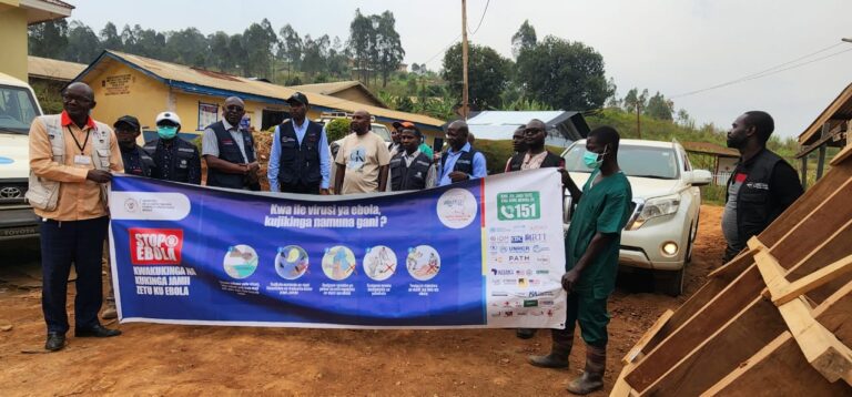 Riposte contre Ebola : le Directeur général de l’INSP renforce les capacités opérationnelles de la zone de santé de Nizi