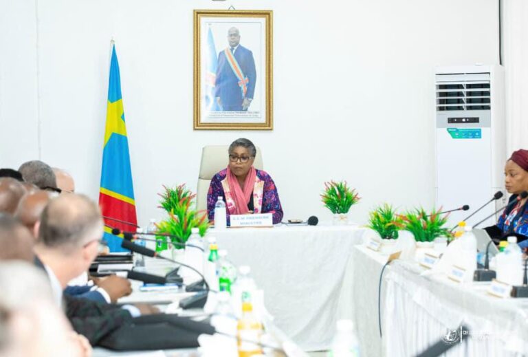RDC : à Kisangani, Judith Suminwa appelle à renforcer la sensibilisation pour contenir la 17ᵉ épidémie d’Ebola