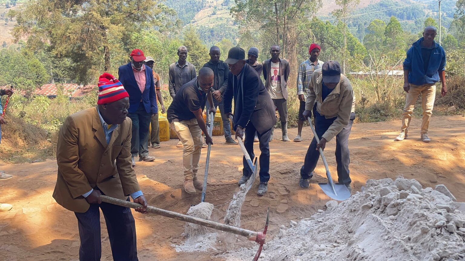 Kaziba : Lancement des travaux de réhabilitation de la route Kaziba–Mushenyi–Nyangezi–Luhwinja grâce à la contribution de la population