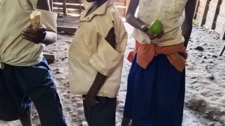 Sud-Kivu : affamés et sans uniformes, des écoliers au bord du décrochage